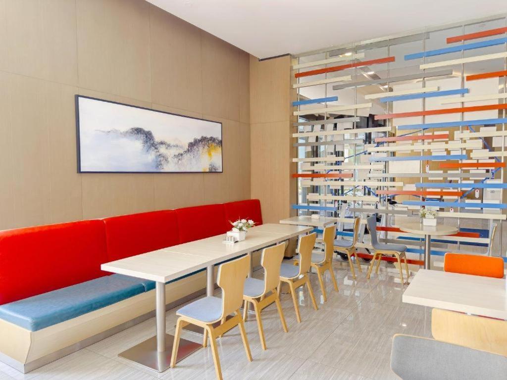 Holiday Inn Express Zhangye By Ihg Экстерьер фото