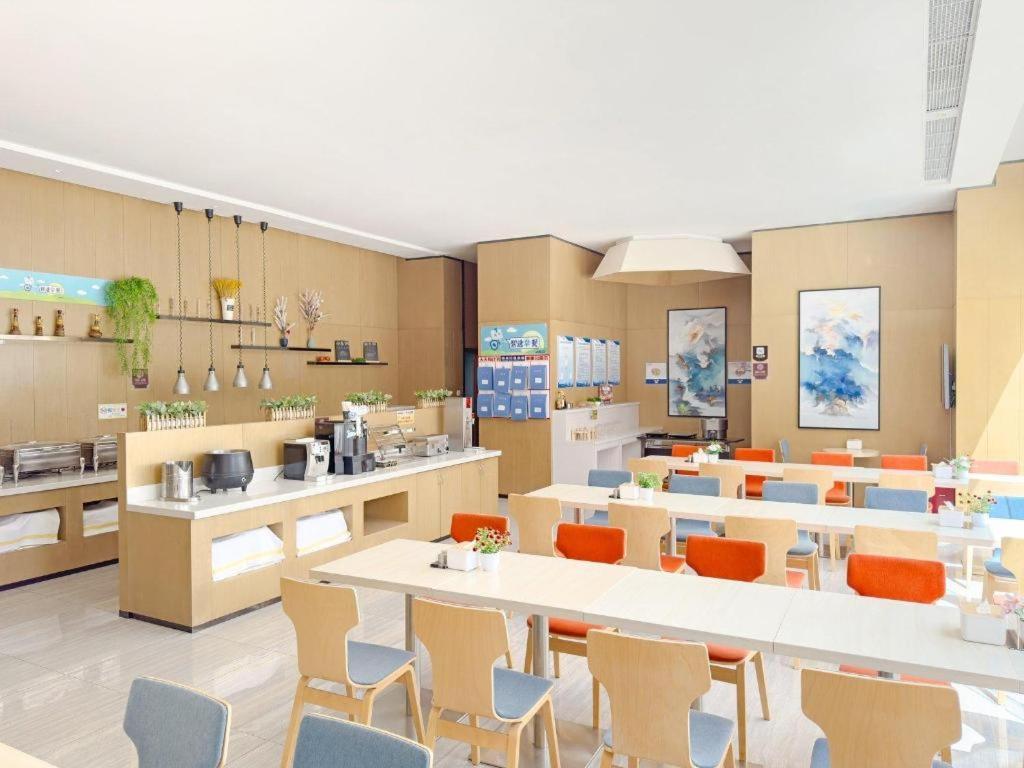 Holiday Inn Express Zhangye By Ihg Экстерьер фото